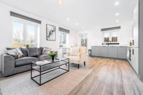 The Marsons Collection - New Luxury Apartment - Balcony - 2 Bedrooms - Secure Parking - 1MC